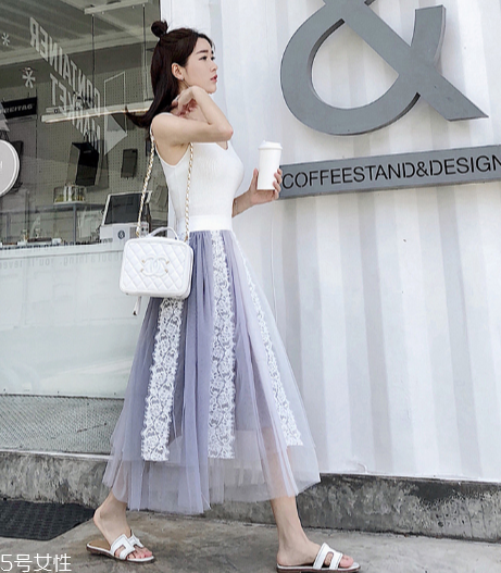 2022年流行什么樣的半身裙？做個撩人的時髦精