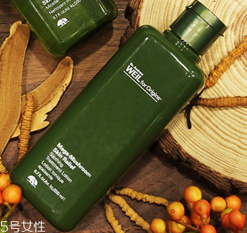 為什么油皮會(huì)變成干皮？三個(gè)油皮護(hù)膚誤區(qū)