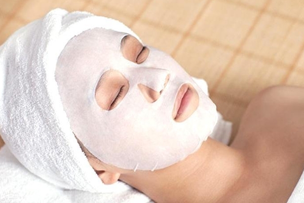 為什么油皮會(huì)變成干皮？三個(gè)油皮護(hù)膚誤區(qū)