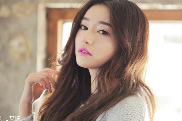 黃皮不適合什么口紅？這4個(gè)色號(hào)上唇是災(zāi)難