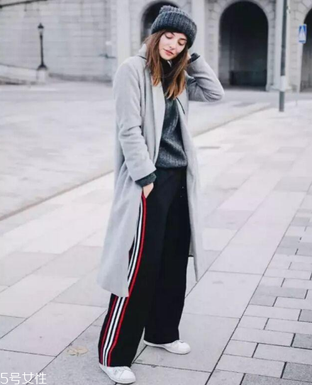 風衣可以配運動褲嗎？高級穿搭瞬間get