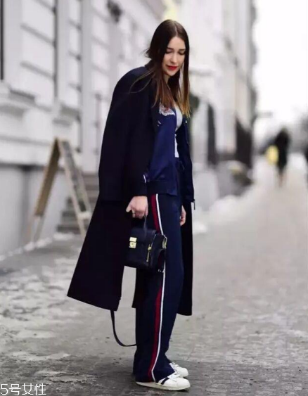 風衣可以配運動褲嗎？高級穿搭瞬間get