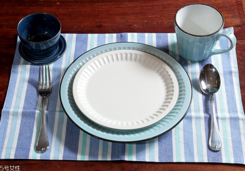 餐桌裝飾布置圖片 餐桌布置的4大重點(diǎn) 餐桌裝飾布置圖片 餐桌布置的4大重點(diǎn)