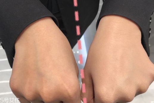 ysl超模輕裸光水粉底色號試色 ysl粉底液新成員上市 ysl超模輕裸光水粉底色號試色 ysl粉底液新成員上市