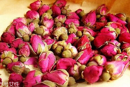 玫瑰花茶泡多久 大約十分鐘 玫瑰花茶泡多久 大約十分鐘