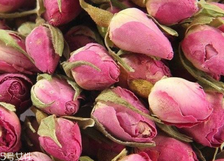 玫瑰花茶泡多久 大約十分鐘 玫瑰花茶泡多久 大約十分鐘