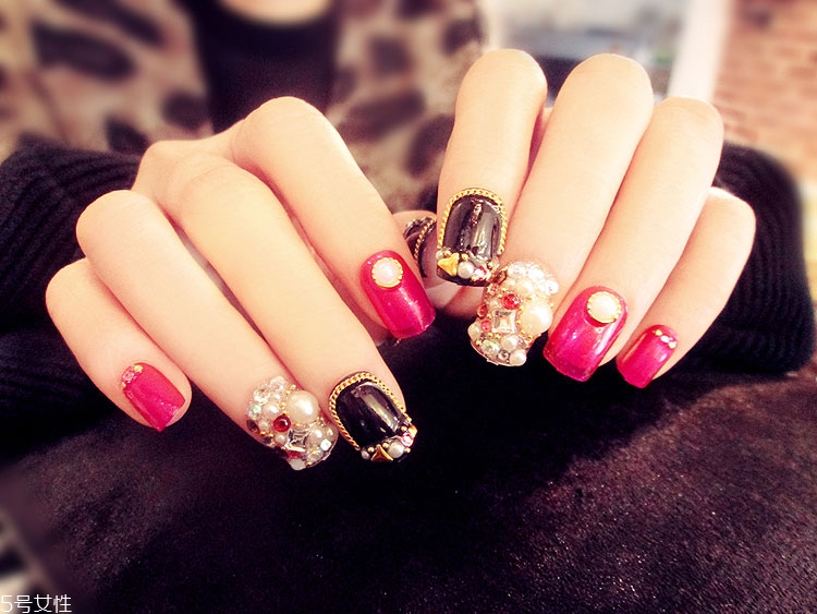 紅色跳色美甲圖片大全 熱辣氣質(zhì)范的跳色美甲 紅色跳色美甲圖片大全 熱辣氣質(zhì)范的跳色美甲