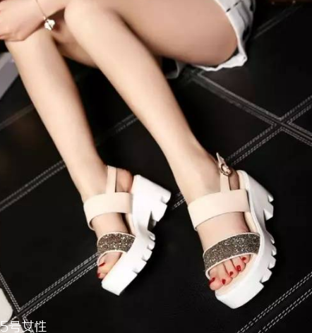 涼鞋有刮痕怎么去掉？讓涼鞋煥然一新