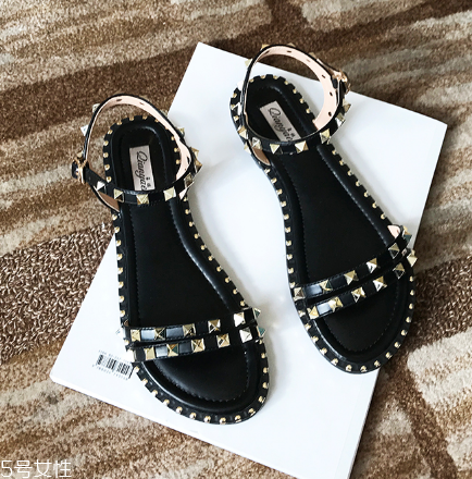 涼鞋上的黑印怎么去掉？這樣就能輕松去除