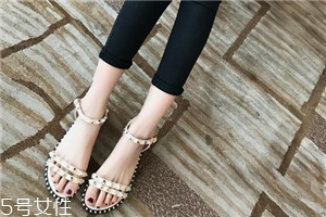 涼鞋打滑怎么辦？學(xué)會(huì)防滑小妙招