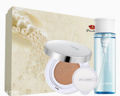 怎樣才能化妝不浮粉？眼影刷蘸濕更好用