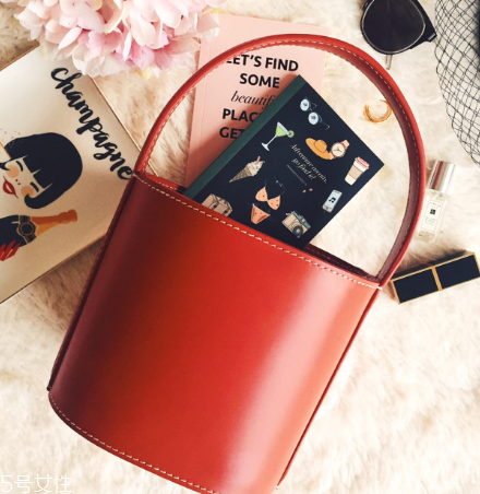 staud哪里有專柜？街頭爆款水桶包