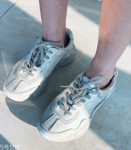 gucci老爹鞋有女款嗎？明星們?nèi)耸忠浑p