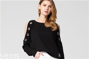 露肩上衣怎么搭配？屬于春天的小性感