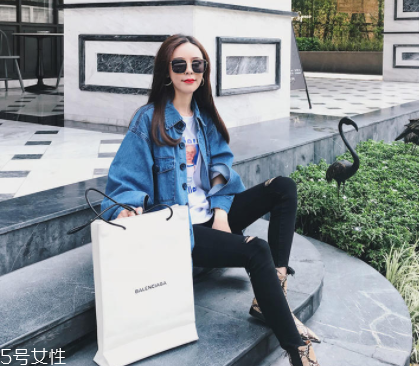 2022流行什么樣的牛仔外套？這8款最酷最百搭