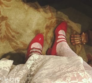 2022春夏流行穿什么中跟鞋？三種款式優(yōu)雅不累腳