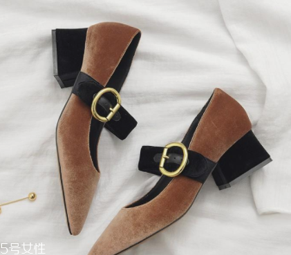 2022春夏流行穿什么中跟鞋？三種款式優(yōu)雅不累腳