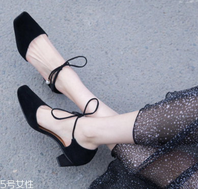 2022春夏流行穿什么中跟鞋？三種款式優(yōu)雅不累腳