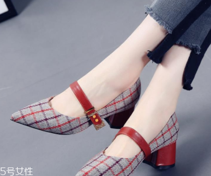 2022春夏流行穿什么中跟鞋？三種款式優(yōu)雅不累腳