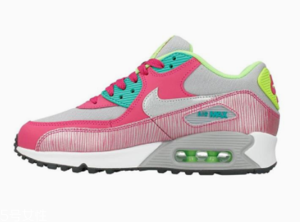 2022春夏流行穿什么中跟鞋？三種款式優(yōu)雅不累腳