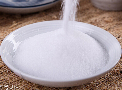 食鹽去黑頭有用嗎 食鹽去黑頭的方法步驟 食鹽去黑頭有用嗎 食鹽去黑頭的方法步驟