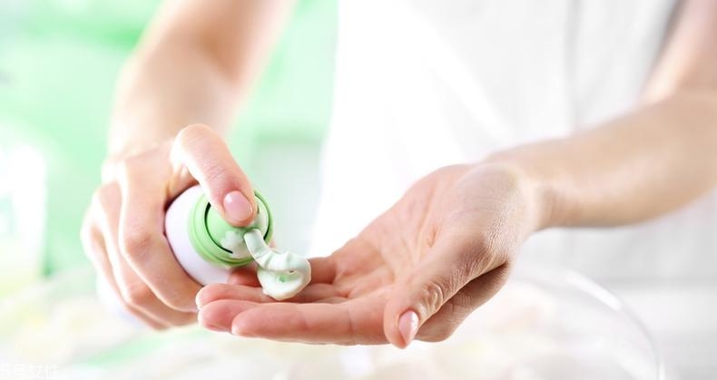 洗面奶洗后緊繃怎么回事？這6招讓你春季洗臉不拔干