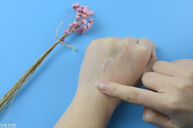 雅詩蘭黛線雕精華有用嗎？拯救表情紋