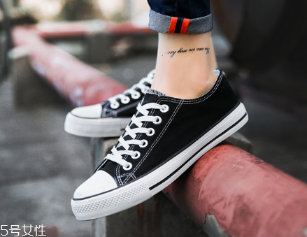 帆布鞋可以水洗嗎？帆布鞋應(yīng)該這樣洗