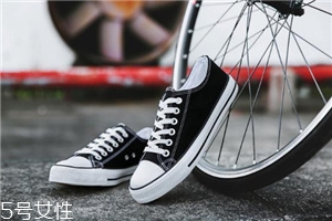 帆布鞋可以水洗嗎？帆布鞋應(yīng)該這樣洗