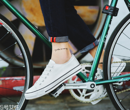 帆布鞋可以用刷子刷嗎？要輕輕的刷