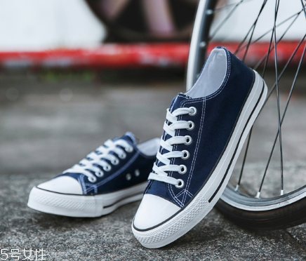 帆布鞋可以放烘干機(jī)嗎？帆布鞋最好自然風(fēng)干