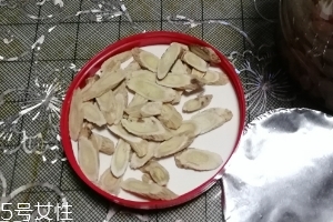 黃芪是大的好還是小的好？好壞跟大小無(wú)關(guān)