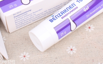 班賽和達(dá)芙文哪個好？去痘痘的好幫手