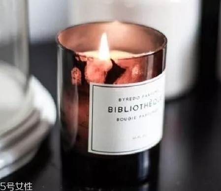 香薰蠟燭可以護(hù)膚嗎？燭油冷卻后能按摩肌膚