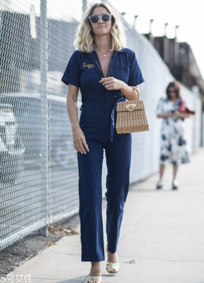 工裝連體褲怎么搭配？自帶摩登風(fēng)采