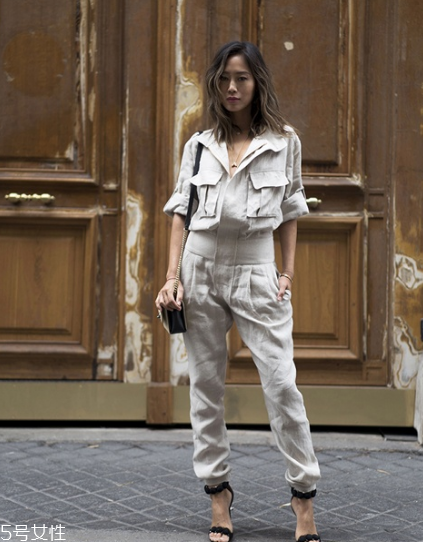 工裝連體褲怎么搭配？自帶摩登風(fēng)采