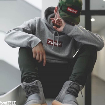 supreme衛(wèi)衣正品多少錢？全球哄搶的品牌