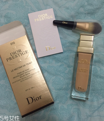 迪奧花蜜010粉底好用嗎？白得十分自然