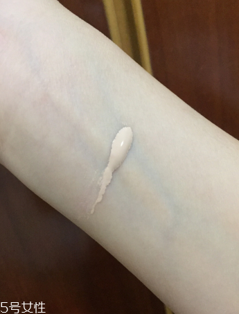 迪奧花蜜010粉底好用嗎？白得十分自然