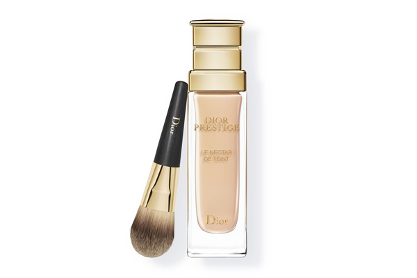 迪奧花蜜010粉底好用嗎？白得十分自然