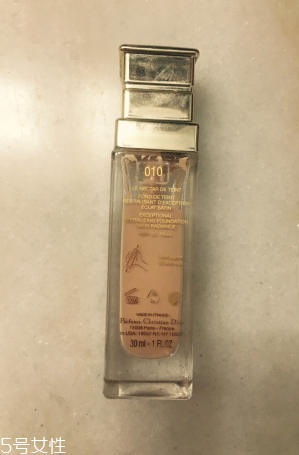 迪奧花蜜粉底液好用嗎？霧面美顏效果