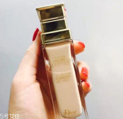 迪奧花蜜粉底液好用嗎？霧面美顏效果