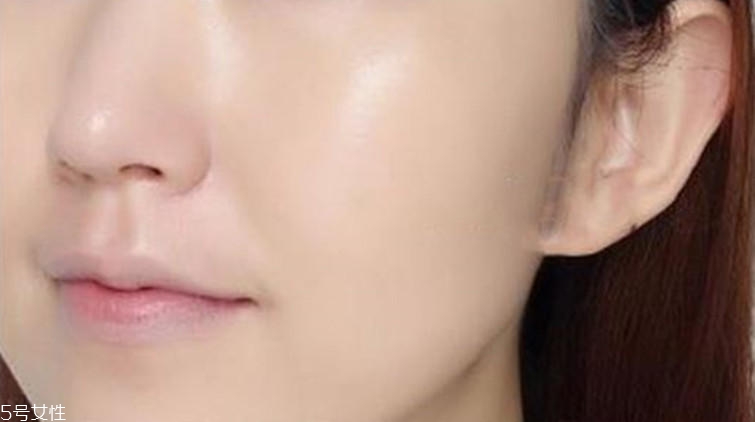 粉底試色怎么試？試用色號至少三種