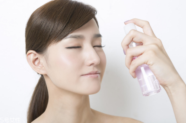 保濕面霜和乳液的區(qū)別 合適的護(hù)膚品很重要 保濕面霜和乳液的區(qū)別 合適的護(hù)膚品很重要