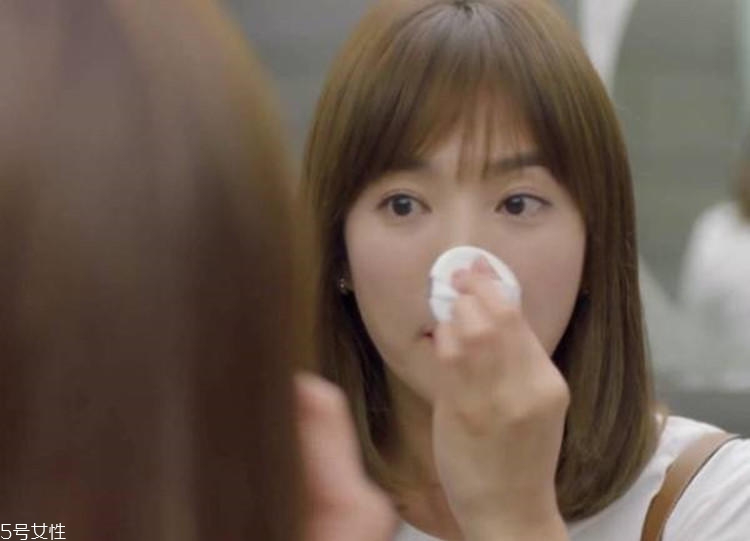 粉底試色怎么試？試用色號至少三種