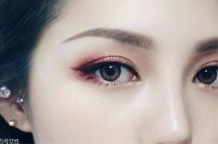 什么顏色的眼影顯白？這三種色號(hào)誰(shuí)涂誰(shuí)白