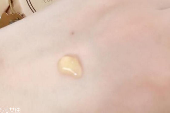 保濕面霜和乳液的區(qū)別 合適的護(hù)膚品很重要 保濕面霜和乳液的區(qū)別 合適的護(hù)膚品很重要