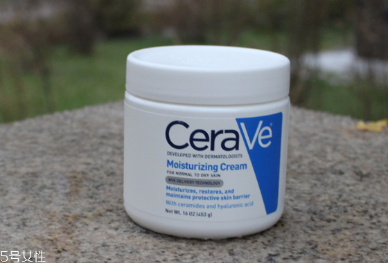 保濕面霜和乳液的區(qū)別 合適的護(hù)膚品很重要 保濕面霜和乳液的區(qū)別 合適的護(hù)膚品很重要