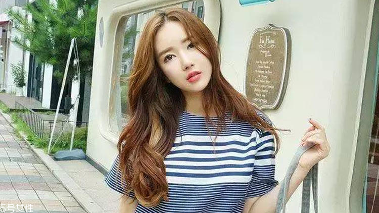 1分鐘扎頭發(fā)的方法 三種豐盈好看的懶人扎發(fā)發(fā)型 1分鐘扎頭發(fā)的方法 三種豐盈好看的懶人扎發(fā)發(fā)型