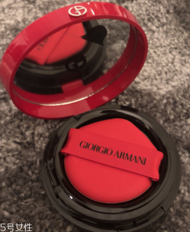 阿瑪尼和迪奧氣墊哪個(gè)好？迪奧花蜜氣墊vs阿瑪尼